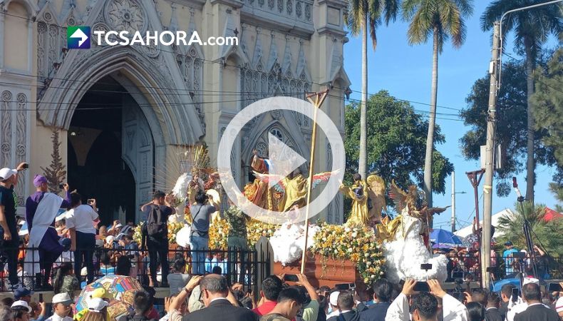 [Video] Así es la Procesión en honor al Divino Salvador del Mundo