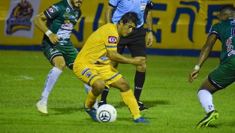 Gilberto Baires, jugador de Limeño